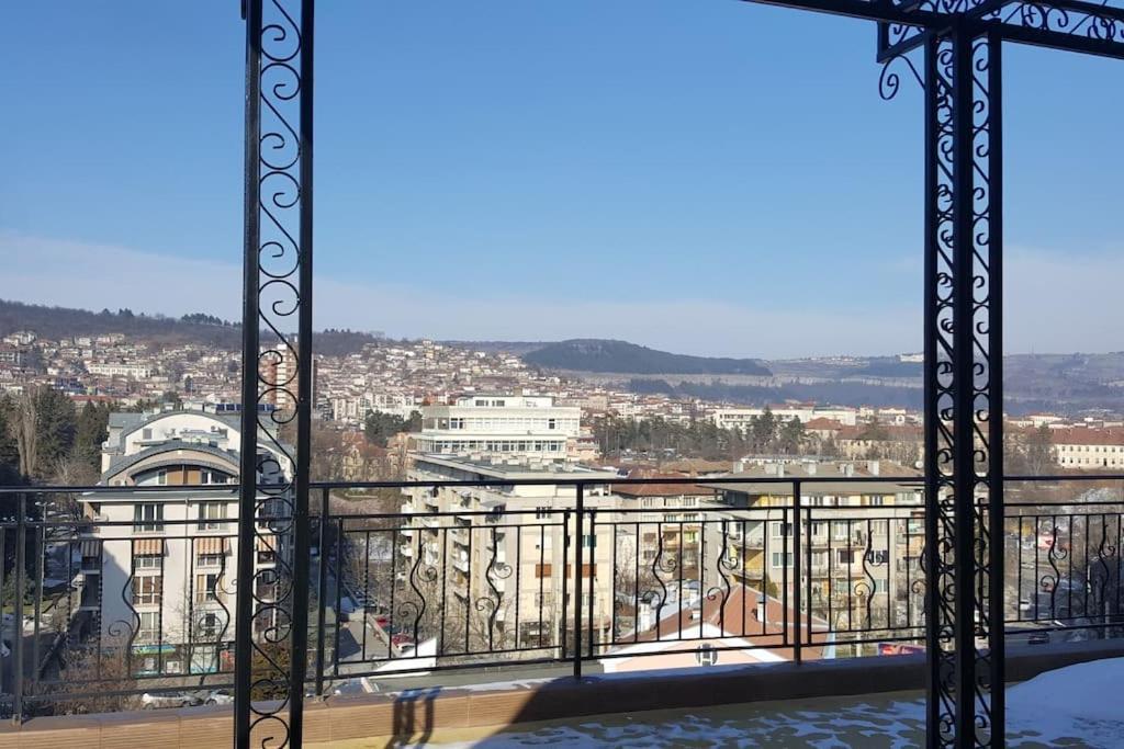 Unique Studio- Great Balcony And View! Parking Possibility! 벨리코 터르노보 외부 사진
