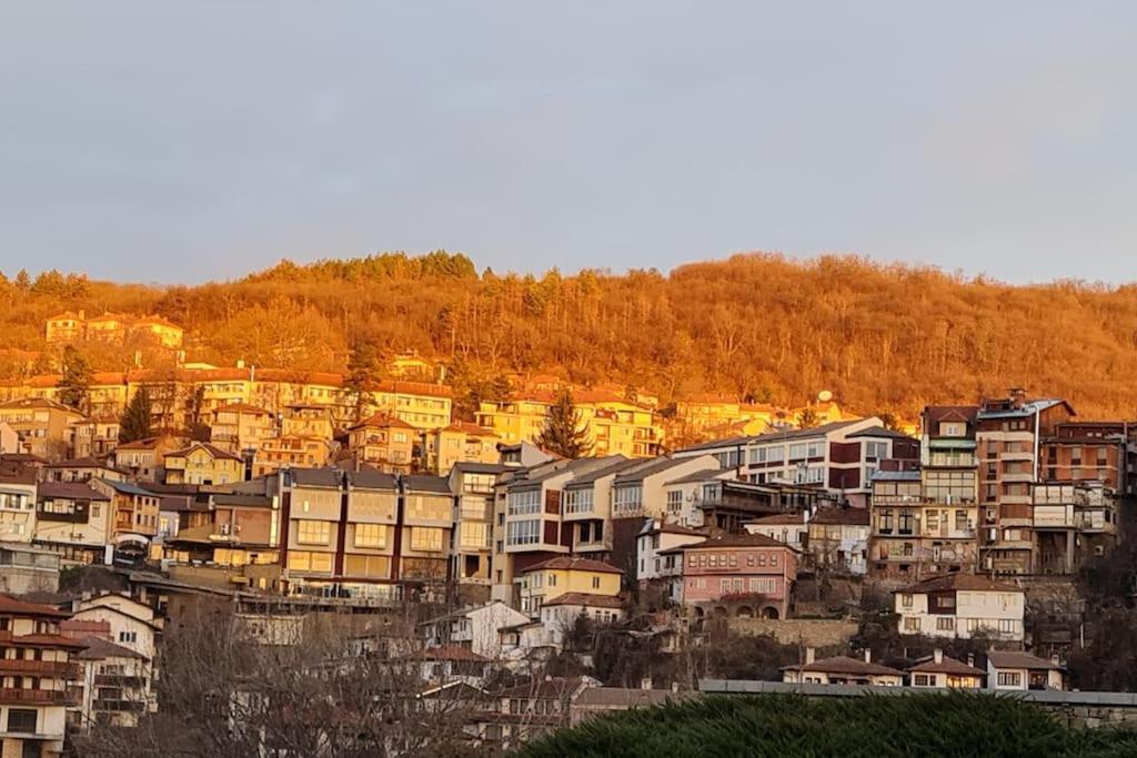 Unique Studio- Great Balcony And View! Parking Possibility! 벨리코 터르노보 외부 사진